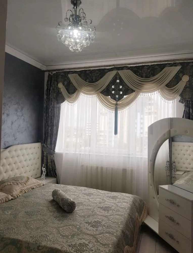 Vand apartament Lux Mamaia Hanul cu Peste - Vand Apartamnet de Lux in mamaia nord lângă Hanul cu Pește apartamentul este mobilat uitilat de lux se vinde exact ca în poze inclus în preț și parcare privată pentru mai multe detalii și vizionare la tel