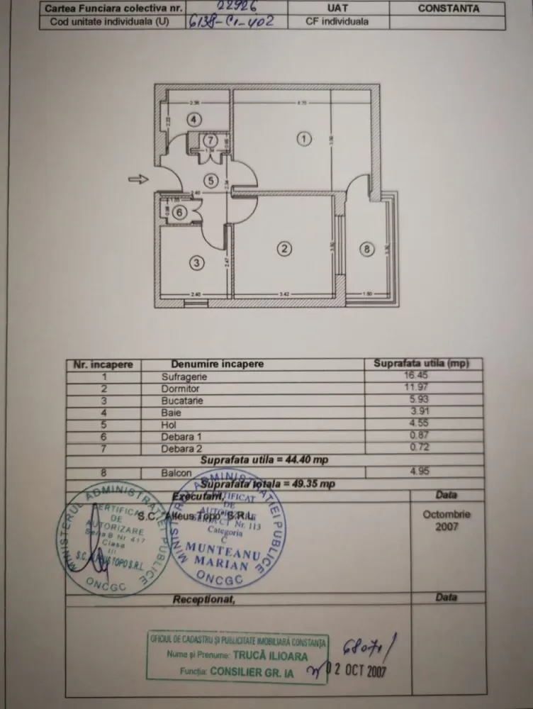 Apartament decomandat in Tomis 1 - Nu colaborez cu agențiile imobiliare! Vă rog să nu insistați! Proprietar vând apartament cu 2 camere, decomandat, parter înalt cu balcon, zona Spitalul Județean - Tomis 1. Zona este una foarte liniștită, cu multă verdeață și parcuri în jur. Imobilul a fost renovat integral în 2021 : instalații electrice, sanitare și termice, centrală proprie pe gaz, calorifere aluminiu, AC, usi interioare noi, izolat interior/exterior, gratii la toate geamurile. Electrocasnicele sunt toate noi, la fel și mobila, comandată de la Mobexpert iar cea din bucătărie, hol și balcon făcută pe comandă. Camerele sunt decomandate și au acces individual la balconul închis cu termopan. Țevile de aducțiune/scurgere ale blocului au fost schimbate și înlocuite cu unele din PVC. Nu necesită niciun fel de investiție. Se vinde mobilat și utilat exact ca în poze. Predarea apartamentului se va face la 10 zile de la semnarea contractului de vânzare-cumpărare. Preț ușor negociabil. Răspund la mesaje OLX iar la telefon după ora 18:00.