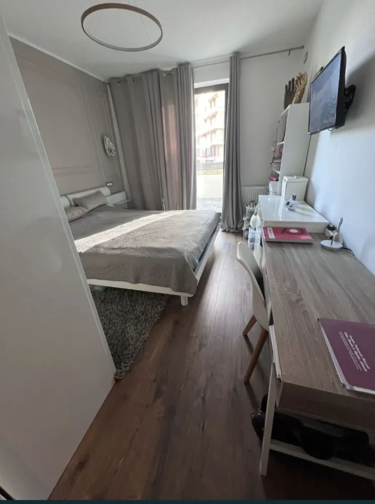 Apartament 2 camere plus tera de 50 m tomis park - Va propun spre vanzare un apartament cu 2 camere plus terasa de 50 m in proprietate, mobilat utilat lux, la Tomis Park, vis a vis de euromaterna, etajul 1 din 8, centrala pe gaze, aer conditionat, mobilat utilat lux, acte in regula pentru vanzare,