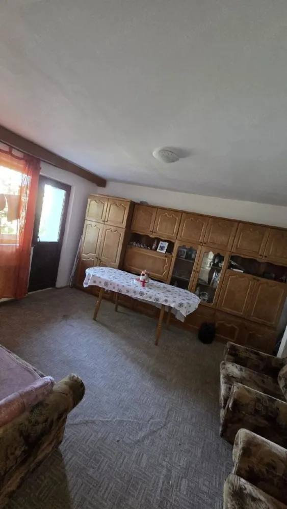 Apartament 3 camere Micro 16 str Zenit - Vand apartament etj 3 65mp in Satu Mare micro 16 compus din 3 camere decomandate 2 bai bucatarie balcon debara,constructie din BCA utilat faiantar gresiat geamuri si usi termopan,parcare de domiciliu.