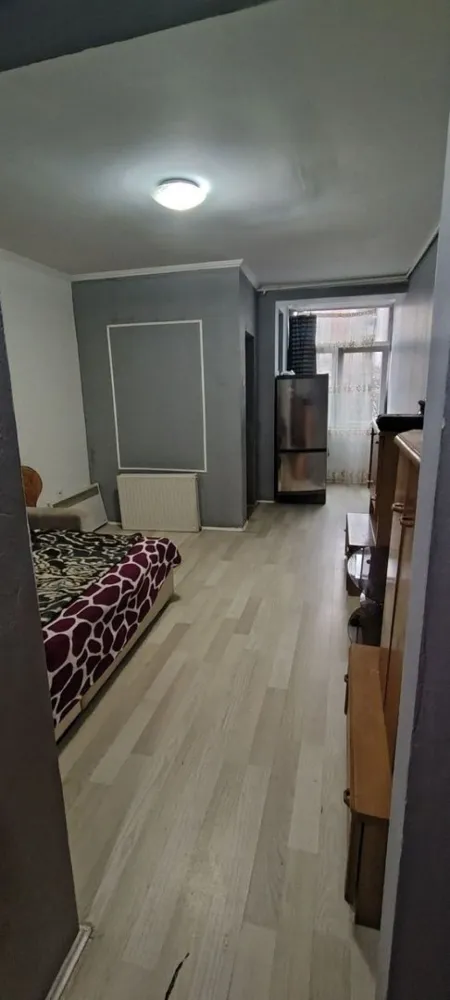 BRASADAS vinde garsoniera la etajul 1/4 pe Ostrovului. - Agentia Imobiliara BRASADAS vinde garsoniera la etajul 1/4 pe Ostrovului. 

Geam termopan Usa metalică 
Renovat acum 2 ani 
In stare foarte buna !
Apa gaz curent 

* Complet utilată
Masina de spalat Boiler electric Frigider Aragaz Mobila bucătărie Mobila Coltar

* Se vinde cu tot ce este înăuntru 
* Etajul este curat si liniștit

Www.brasadas.com.