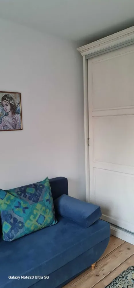BRASADAS vinde ap 3 cam Careiului. - Agentia imobiliara BRASADAS vinde apartament mare, luminos, si gata de mutat, de 78 mp utili, situat la etajul 1, intr-o zona unde ai TOT ce ai nevoie la doi pasi, construit solid din BCA.
- apartament uscat, cald, luminos
- centrala proprie schimbata acum 2 ani
- instalatie electrica refacuta
- parchet melaminat peste parchetul original
- pereti exteriori doar pe zonele cu ferestre, izolati exterior 
- aer conditionat
- beci generos pentru depozitare
- chicineta la etaj - spatiu comun super util 
- dulap metalic in fata usii - extra depozitare
- bloc cu farmacie si alimentara la parter
- zona plina de magazine, banci, pub-uri la cateva minute
- scoala , gradinita, spitalul judetean in apropiere
Www.brasadas.com.