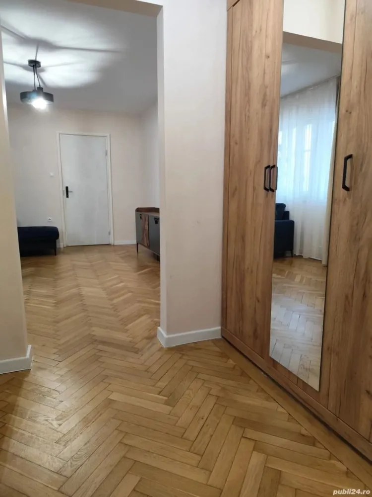 Apartament 2 camere semidecomandate - De vanzare apartament 2 camere semidecomandate
Cartier Gheorgheni, zona Diana,situat la etajul 1 4
Apartamentul se predă mobilat si utilat ca in poze
Suprafața 50 mp + 5mp balcon

Compartimentare:
-Bucatarie+ debara
-living cu acces la balcon 
-2 holuri
-1 balcon
-baie cu geam
-dormitor

Dotari:
- Centrala termica proprie
- Parchet lemn masiv recondiționat 
- Usa metalica
-bloc reabilitat termic 
-instalatia electrică schimbată in 2023
-deține 1 boxa la subsol 

Alte avantaje:

- Aproape de puncte de interes:
 -Mega image, dr Max, Panemar, Carrefour 
-5 min piața Hermes, scoli si grădinițe 
- Statii de transport in comun
- Blocul e incojurat de verdeata si parcuri
- Liniste si trafic redus fiind in zona de alei
- Casa scarii cu interfon si ușa termopan