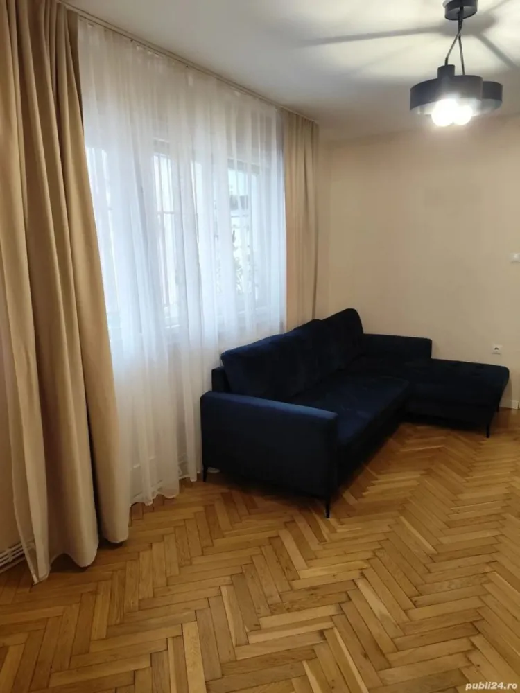 Apartament 2 camere semidecomandate - De vanzare apartament 2 camere semidecomandate
Cartier Gheorgheni, zona Diana,situat la etajul 1 4
Apartamentul se predă mobilat si utilat ca in poze
Suprafața 50 mp + 5mp balcon

Compartimentare:
-Bucatarie+ debara
-living cu acces la balcon 
-2 holuri
-1 balcon
-baie cu geam
-dormitor

Dotari:
- Centrala termica proprie
- Parchet lemn masiv recondiționat 
- Usa metalica
-bloc reabilitat termic 
-instalatia electrică schimbată in 2023
-deține 1 boxa la subsol 

Alte avantaje:

- Aproape de puncte de interes:
 -Mega image, dr Max, Panemar, Carrefour 
-5 min piața Hermes, scoli si grădinițe 
- Statii de transport in comun
- Blocul e incojurat de verdeata si parcuri
- Liniste si trafic redus fiind in zona de alei
- Casa scarii cu interfon si ușa termopan
