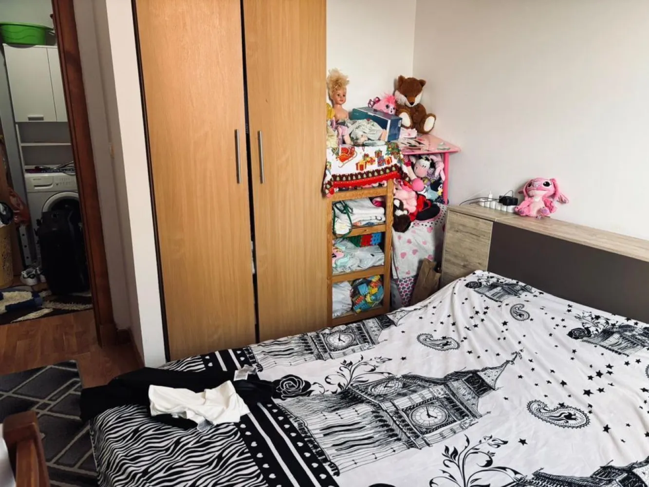 BRASADAS vinde ap 2 cam pe Closca etaj 2. - Agentia Imobiliara BRASADAS vinde apartament cu 2 camere, situat la etajul 2.
Se vinde mobilat parțial și complet utilat. 
Hol cu acces la baie și dormitor. 
Bloc construit după 2008. 
Liber de sarcini - ideal prin credit.
Www.brasadas.com.