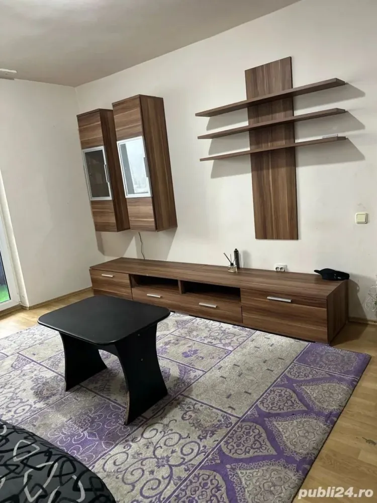 Vînd apartament 2 camere în cluj str.Vidraru. - Două camere,bucătărie, baie,2 balcoane închise.Mobilat și utilat.Se află în Cluj Napoca strada Vidraru,aproape de stații auto,școli,bănci, facultăți și magazine.