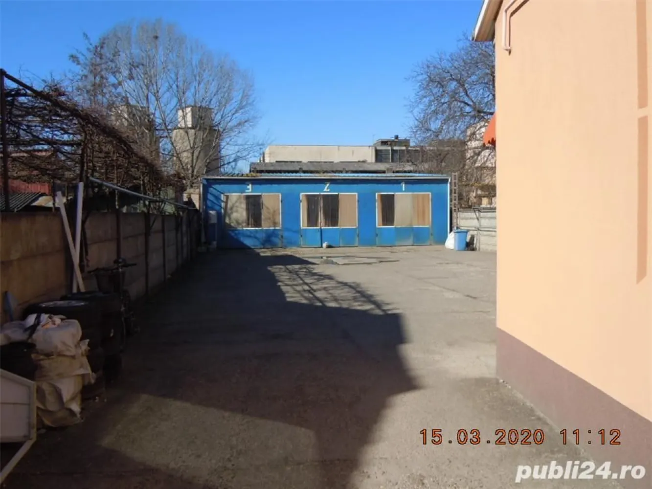 Spalatorie auto situată în Municipiul Satu Mare pe B-dul. Lucian Blaga nr. 45. - Spălătoria auto este situată în Municipiul Satu Mare pe B-dul. Lucian Blaga nr. 45. Terenul în proprietate are suprafața de 575 mp din care pe suprafața de 175 mp sunt edificate următoarele imobile: 
- hală cu 3 boxe pentru spălătoria auto - 95 mp;
- clădire cu suprafața de 80 mp, ce conține un spațiu comercial stradal și încăperi utile pentru spălătorie (birou, vestiar, grupuri sociale).
 Pentru proiecte mai mari, acest teren împreună cu alte trei imobile învecinate au suprafața de cca. 2.000 mp, și sunt ideale pentru derularea unor proiecte de dezvoltare imobiliară.