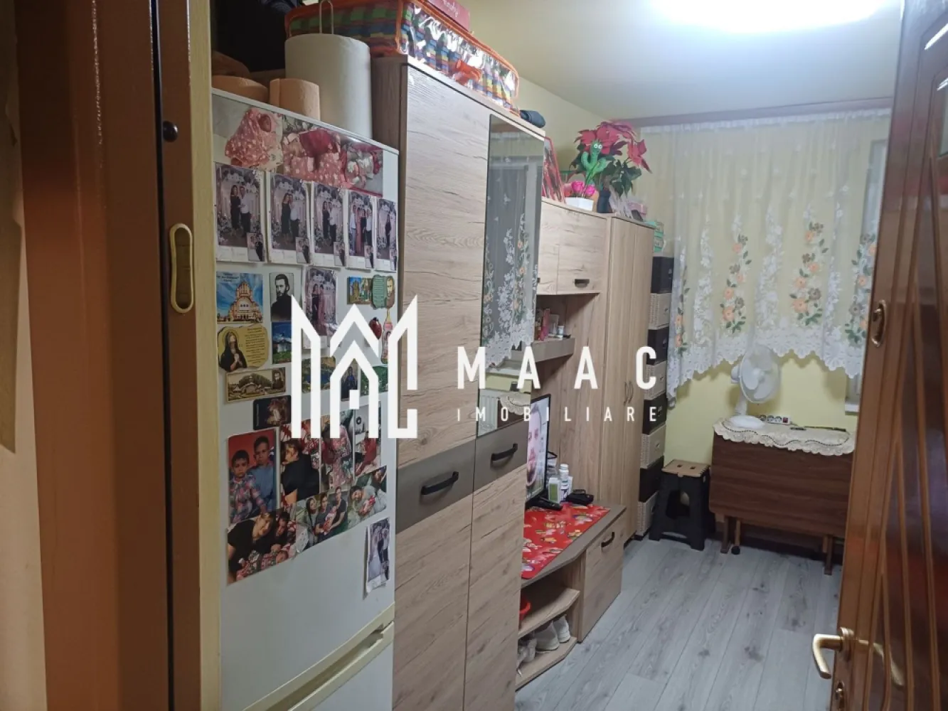 Garsonieră I 12mp I Mobilată I Utilată I Hipodrom - MAAC Imobiliare vă propune spre achiziție o garsonieră situată într-o zonă convenabilă din cartierul Hipodrom, perfectă pentru cei care caută o locuință compactă la un preț minim. Cu o suprafață utilă de 12 mp, această garsonieră este amplasată la etajul 8 al unui bloc de garsoniere, fiind mobilată și utilată, gata pentru locuit. Grupul sanitar este comun pe fiecare palier, iar proprietatea este racordată la toate utilitățile necesare. Achiziția se poate face prin aport financiar propriu, reprezentând o oportunitate excelentă pentru cei care doresc o investiție accesibilă. Aceasta poate fi alegerea perfectă pentru un spațiu eficient și practic. Pentru mai multe detalii sau programarea unei vizionări, nu ezitați să ne contactați, specificând ID CP2576893. }}