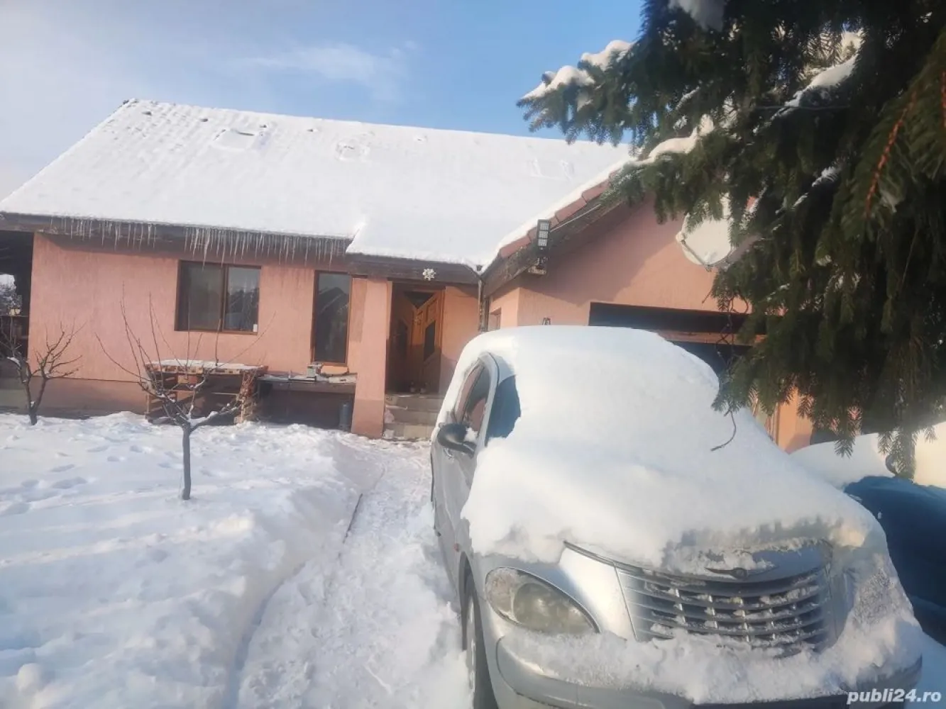 BRASADAS vinde casa individuala 2011 Odoreului. - Agentia Imobiliara BRASADAS vinde casă individuala in cartierul Iris zona Odoreului. 
Casa este complet mobilata și utilată cu 10 ari teren gazon și gard viu in zona foarte liniștită.
Www.brasadas.com.