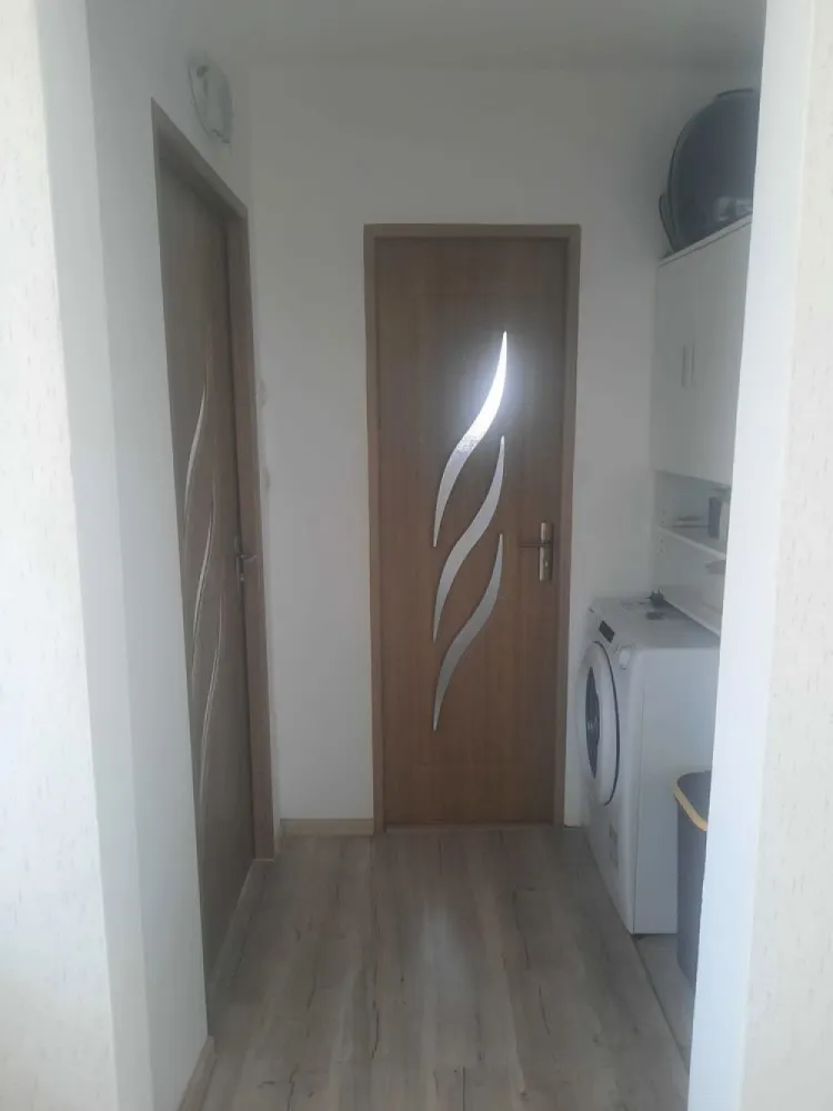 BRASADAS vinde ap 2 cam etaj 4/4 in Micro 16. - Agentia Imobiliara BRASADAS vinde apartament cu 2 camere la etajul 4/4 in Micro 16.
Recent renovat
Spațios
In apropiere de supermarket, Scoala , grădinița, parc
Zona, bloc liniștit.
Www.brasadas.com.