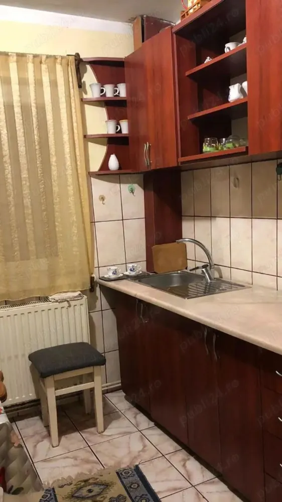 BRASADAS vinde ap 2 cam la PARTER in Micro 16. - Agentia Imobiliara BRASADAS vinde apartament cu doua camere la parter in Micro16 
Localizare excelenta zona linistita aproape de parc, scoala, gradinita, magazine Apartamentul este compus din doua camere, bucatarie, hol, baie, debara dispune si de un beci generos. Se vinde mobilat utilat 
Www.brasadas.com.