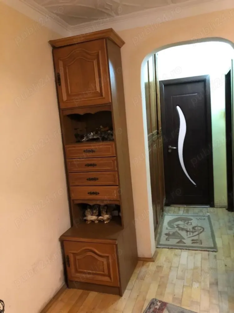 BRASADAS vinde ap 2 cam la PARTER in Micro 16. - Agentia Imobiliara BRASADAS vinde apartament cu doua camere la parter in Micro16 
Localizare excelenta zona linistita aproape de parc, scoala, gradinita, magazine Apartamentul este compus din doua camere, bucatarie, hol, baie, debara dispune si de un beci generos. Se vinde mobilat utilat 
Www.brasadas.com.