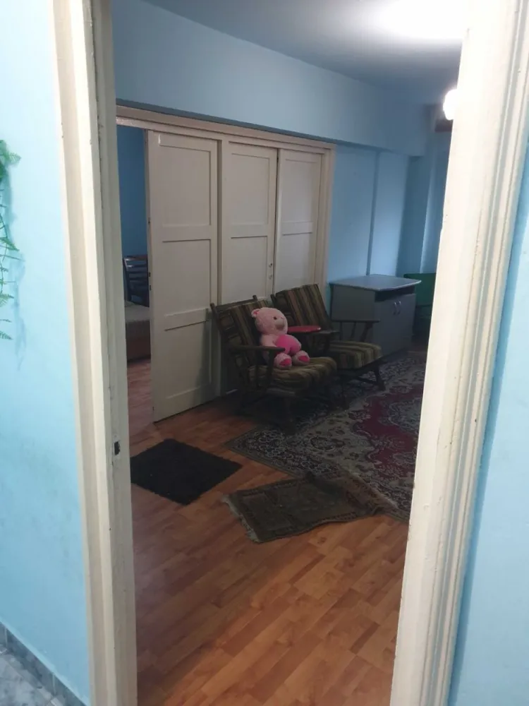 BRASADAS vinde ap cam etaj 6/8 Soarelui. - Agentia Imobiliara BRASADAS vinde apartament in Soarelui pe strada Lucian Blaga cu o suprafață utila de 108 mp si dispune de 5 camere,bucatarie,2 bai,1 camara,1 balcon,se află la etajul 6 (din 8) cu lift!
Blocul se află in curs de renovare termică si pana in primăvară o sa fie montate geamurile termopan! 
Necesită renovare completă! 
Www.brasadas.com.