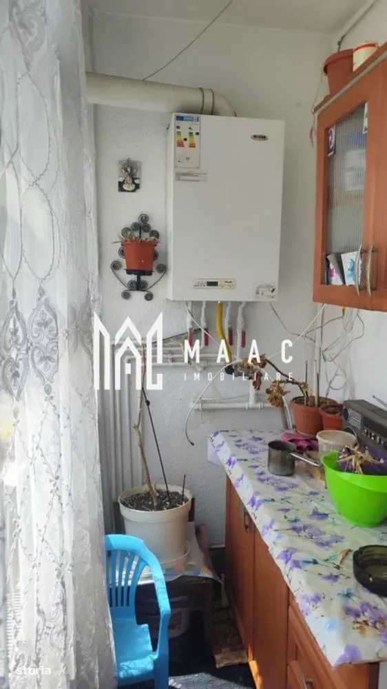 Apartament 2 camere decomandat | Etaj 4/5 | Lazaret - Maac Imobiliare vă propune spre vânzare un apartament cu 2 camere decomandat, cu o suprafață de 55 mp, situat la etajul 4/4 în cartierul Lazaret din Sibiu – o zonă apreciată pentru accesul facil și liniște. Caracteristici generale: Suprafață utilă: 55 mp Etaj: 4/5 Balcon închis Apartament izolat termic Pivniță proprie Acces la uscătorie comună Se predă mobilat și utilat Include boxă la subsol Stare: Necesită renovare, dar oferă potențial excelent pentru personalizare sau investiție imobiliară Localizare avantajoasă – Lazaret: Aproape de magazine, școală, licee, farmacie, frizerie, spălătorie auto, benzinărie Acces rapid la mijloace de transport Zonă liniștită, cu toate facilitățile la îndemână Ideal atât pentru locuință proprie, cât și pentru închiriere sau revânzare, datorită compartimentării și poziționării excelente. Pentru mai multe detalii și pentru programarea unei vizionări, vă rugăm să specificați ID-ul anunțului: CP2575946 }}