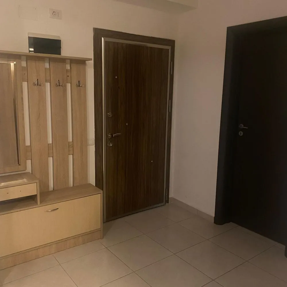 VANZARE sau SCHIMB DIRECT PROPRIETAR a 2 apartamente cu 2 camere - PROPRIETAR vând 2 apartamente cu 2 camere în aceeași scară de bloc etaj 1 și etaj 2 , bloc NOU dar accept și varianta de schimb cu apartament sector 2,3,4 sau vila cu 4 camere și plătesc diferența de bani .... Infrastructura solidă , aproape de oraș dar și de autostrada Buc- Pitești 
BLOCUL este NOU , cu parcare, supravegheat video, bariere, videointerfoane , lift silențios , bloc curat 
Apartamentele sunt identice, unul deasupra celuilalt , suprafața 49 mp 
Disponibile imediat , proaspăt zugrăvite , mobilate și utilate standard , cu centrală proprie de apartament , aer condiționat , baie cu cadă , mașină de spălat rufe 
Zonă curată de blocuri locuit, asigură locuința confortabilă pe care ți o dorești sau un venit sigur din închirierea acestor apartamente complet mobilate și utilate aproape de Metrou Păcii, transport RATB, alte soluții de transport , școli , grădinițe, locuri de joacă pentru copii, cofetării, cafenele, terase, restaurante, hipermarketuri , magazine, săli de fitness, piscine, SPA, Ballrom Militari Residence
