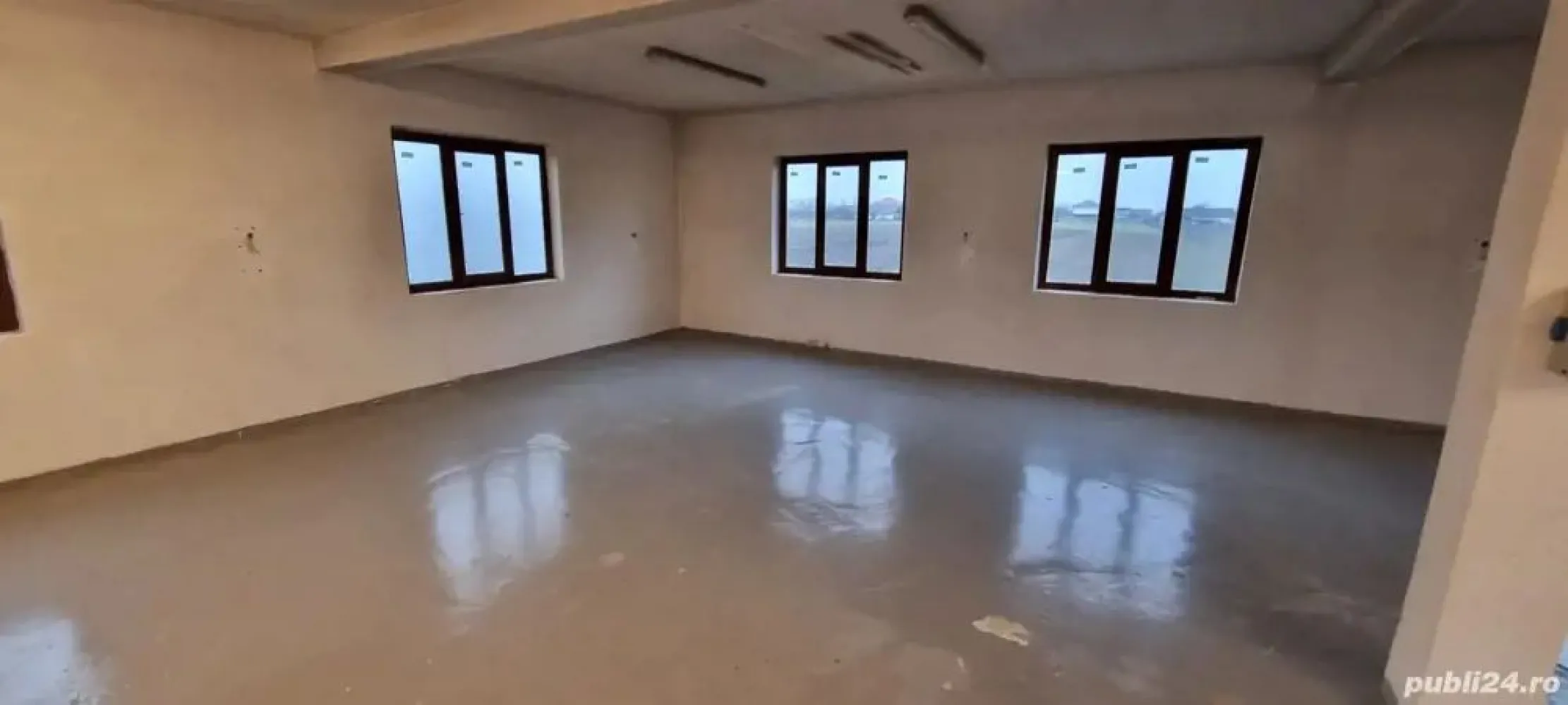 Vând casa și atelierul - Vând casa și atelierul,și teren 60 de are,și casa este în rosu are curet 3 fazic și atelierul este tencuit și curent are.