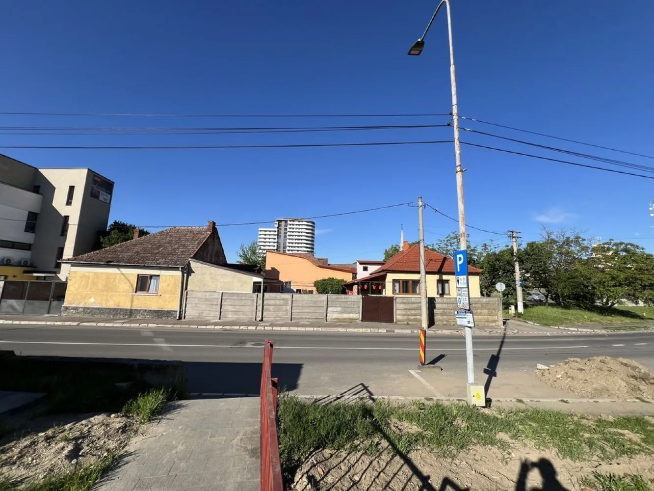 BRASADAS vinde 2 case cu teren 7 ari în zona CENTRALA. - Agenția imobiliara BRASADAS vinde 2 case cu teren aferent de 700mp.in zona CENTRALA. cu toate utilitățile.
Nr Top separate.
www.brasadas.com.
