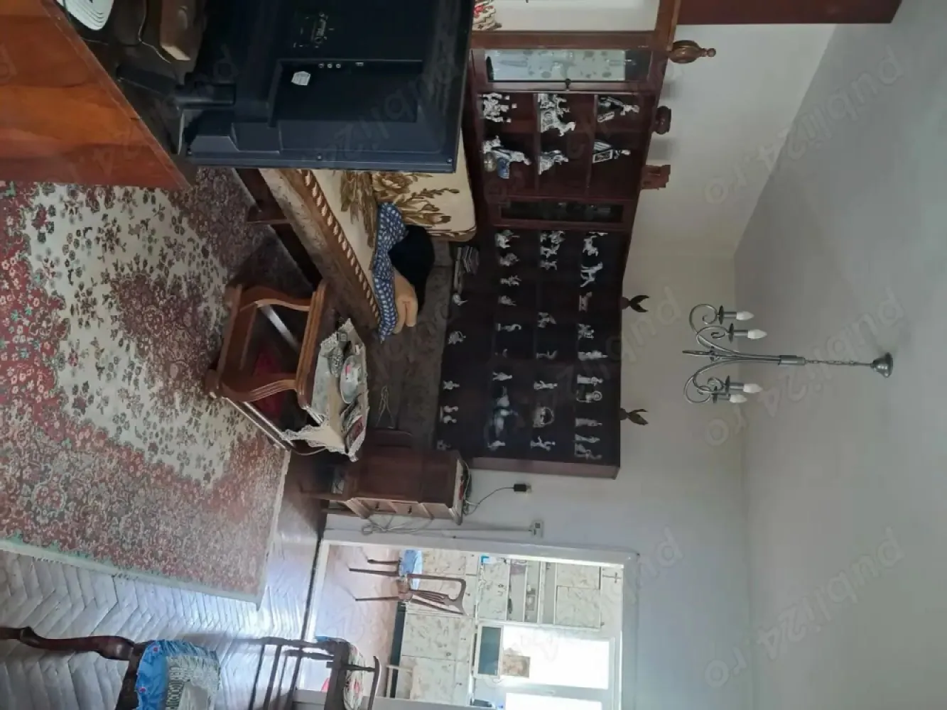 Casă de vânzare - Vand casă,P+2,de 180m2pe teren de 410m2, solida ,spatioasa,in zona 14 Mai ,ideală ptr o familie numeroasa, birouri sau investitie.Este situata într-o zona liniștită,in apropiere de magazine,scoli,grădinițe, gara și mijloacele de transport în comun. In urma cu 5 ani ,a fost izolata termic, schimbat acoperișul, centrala termica, geamurile si usile.In curte,se afla o anexa care poate fi tranformata in locuinta separata, studio sau birou.La nivelul P se găsesc:1garaj și mai multe incaperi cu diferite utilizari tehnice .Ptr mai multe informatii, vă stau la dispoziție.