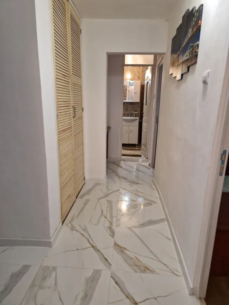 BRASADAS vinde apartament 4 camere Mănăștur - BRASADAS propune spre vanzare apartament 4 camere in Mănăștur, decomandat, etaj 1/4 suprafață 80 mp.
Apelati cu incredere pentru vizionare.