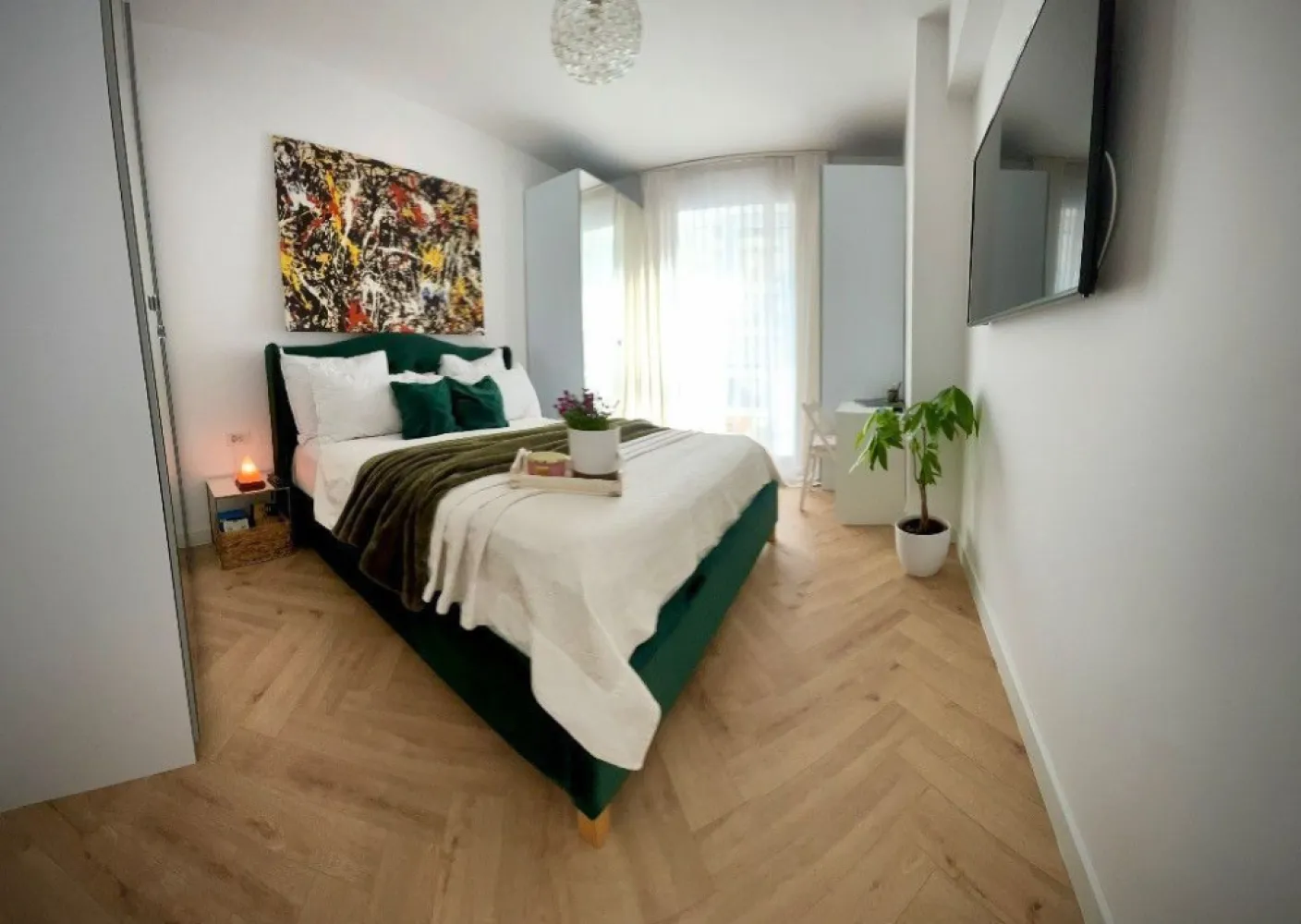 Apartament 3 camere cu terasa si loc de parcare zona Garii Obor - Apartament modern cu 3 camere de vanzare in zona Garii Obor - Baicului, confort, stil și spațiu într-un bloc nou.
Apartamentul se vinde complet mobilat si utilat, are o suprafata utila de 75 mp, terasa are o suprafata de 8 mp, apartamentul se vinde cu un loc de parcare exterior, exista posibilitatea sa fie vandut fara loc de parcare sau mobila , pretul este de 199000 euro negociabil si suntem deschisi la oferte in functie de cum doriti sa-l achizitionati, disponibilitate imediata. 

#Caracteristici cheie:
- Spațiu generos
- Bloc nou
- Design open-space.

#Avantaje suplimentare:
-Centrala proprie.
- Loc de parcare 
- Incalzire în pardoseala.
- Spațiu verde exterior
- Loc de joacă în complex

#Localizare și beneficii:
- Localizare excelentă : Aproape de magazine, școli, transport public - statia de autobuz este situatia fix in fata complexului .
- Finisaje premium
- Ideal pentru familie.
Pentru mai multe detalii, video sau vizionari nu ezitati sa ne contactati la 0787716770.