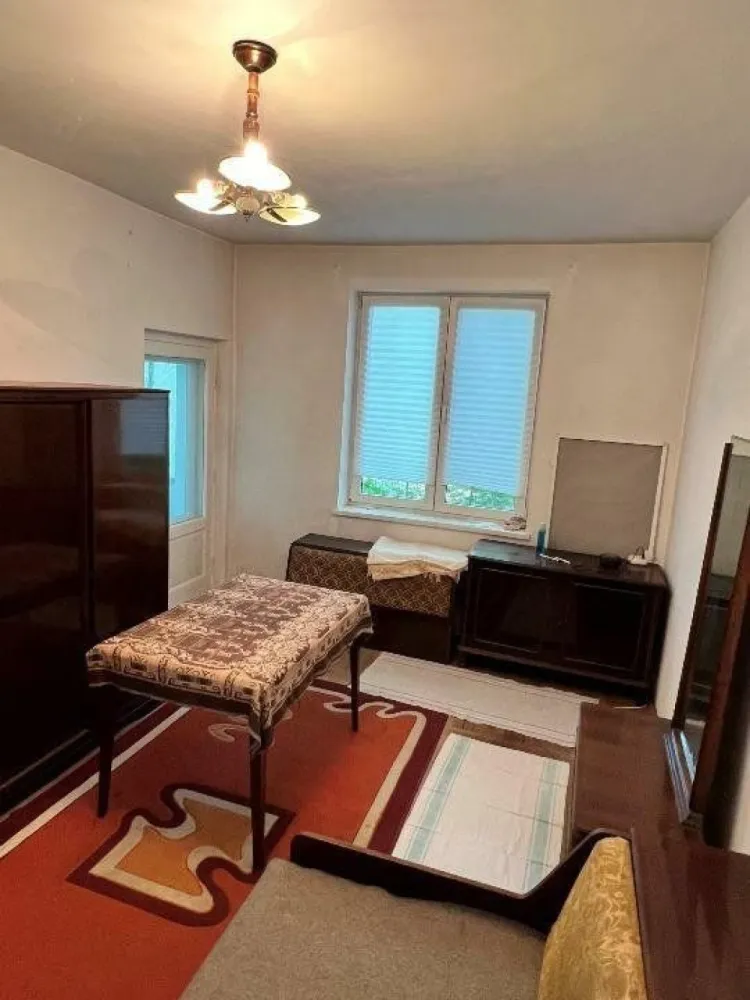 Proprietar - Apartament 2 camere, Baba Novac - Proprietar - vand apartament 2 camere, decomandat, suprafata utila 46,9 mp + logie 3,4 mp + boxa 9,5 mp. Suprafata totala 59,8 mp. 
Apartamentul este situat la parter, an constructie bloc 1957, in curs de reabilitare. Zona linistita, aproape de bulevard, acces facil la mijloacele de transport. Necesita renovare.
Pret 75.000 euro, usor negociabil.