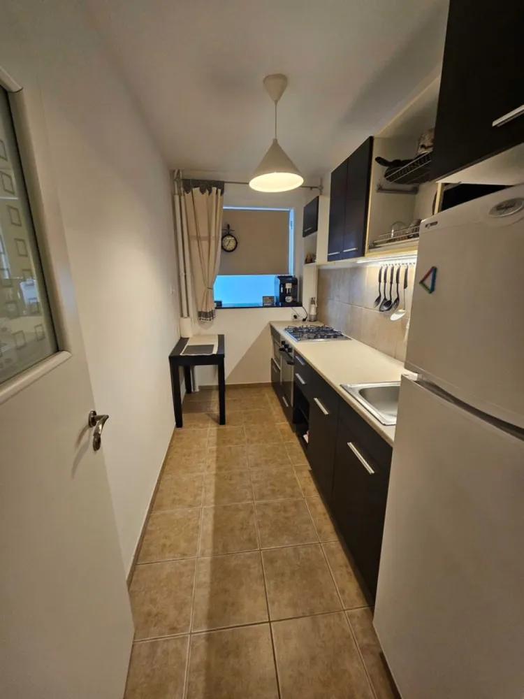 Apartament 2 camere, Et 3/4, Baba Novac, IOR, Proprietar - Proprietar, vand apartament 2 camere situat la etajul 3/4, intr-un bloc din caramida, intr-o zona linistita si verde din Gheoghe Petrascu, Sector 3.

Suprafata totala: 48,15 mp

Apartamentul se vinde mobilat partial, cu:
- Mobilier de bucatarie (cu electrocasnice: cuptor, plita, frigider)
- Mobilier baie
- Usa metalica

Dotari tehnice si confort:
- Apometre si repartitoare
- Balcon inchis si izolat
- 2 Aparate de aer conditionat
- Izolare temica exterioara

Constructie solida, foarte calduroasa iarna, datorita peretilor grosi din caramida.
Loc de parcare.

Pozitionare excelenta – totul aproape:
- 3 min de mers pe jos pana la Parcul IOR
- 7 min pana la Arena Nationala
- 12 min pana la Metrou Piata Muncii
- 10 min pana la Mall ParkLake

Zona este una dintre cele mai apreciate din Sector 3 – cu aer curat, multa verdeata si acces rapid la toate facilitatile.

Pret: 80.000 EUR – direct proprietar, fara comision.
Rog seriozitate. Nu doresc colaborare cu agentii imobiliare