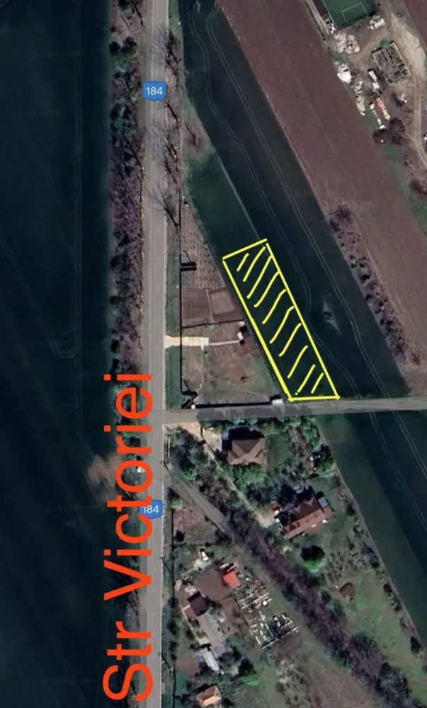Teren Intravilan 900MP - Teren Intravilan in suprafata de 900MP situat la 50m fata de soseaua principala DJ 200.