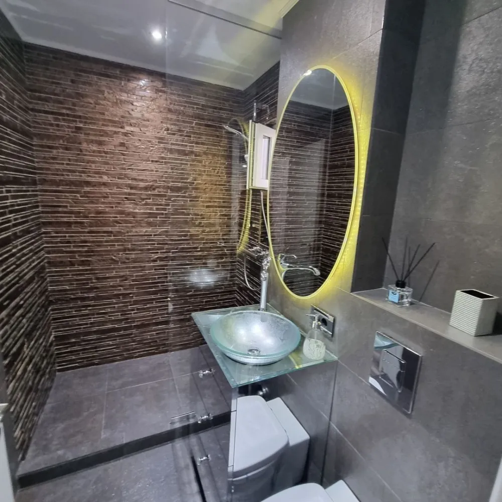 Apartament premium Zona Dorobatinti Apartament Modern - Apartament de lux cu 2 camere situat in Calea Dorobanti . 
Suprafata apartamentului este de 68 mp!
Acest apartament ofera un spatiu elegant si confortabil, cu balcon foarte generos!
Imobilul este complet mobilat si finisat premium, oferind un design modern! 
Bucataria este complet echipata( masina spalat vase, frigider , cuptor, cuptor microunde) toata incorporate in mobilier!
Living spatios si luminos beneficiaza de finisaje de inalta calitate ( semineu incorporat)
Dormitor elegant, iar baie cu dotari premium!
Etaj 7 din 8!
Aveti acces facil la urmatoarele:
Metrou 3 minute
Autobuz , tramvai 1 min
Cafenele si restaurante la 3 minute !
Parc Floreasca la 5 minute!
Zona de Lux