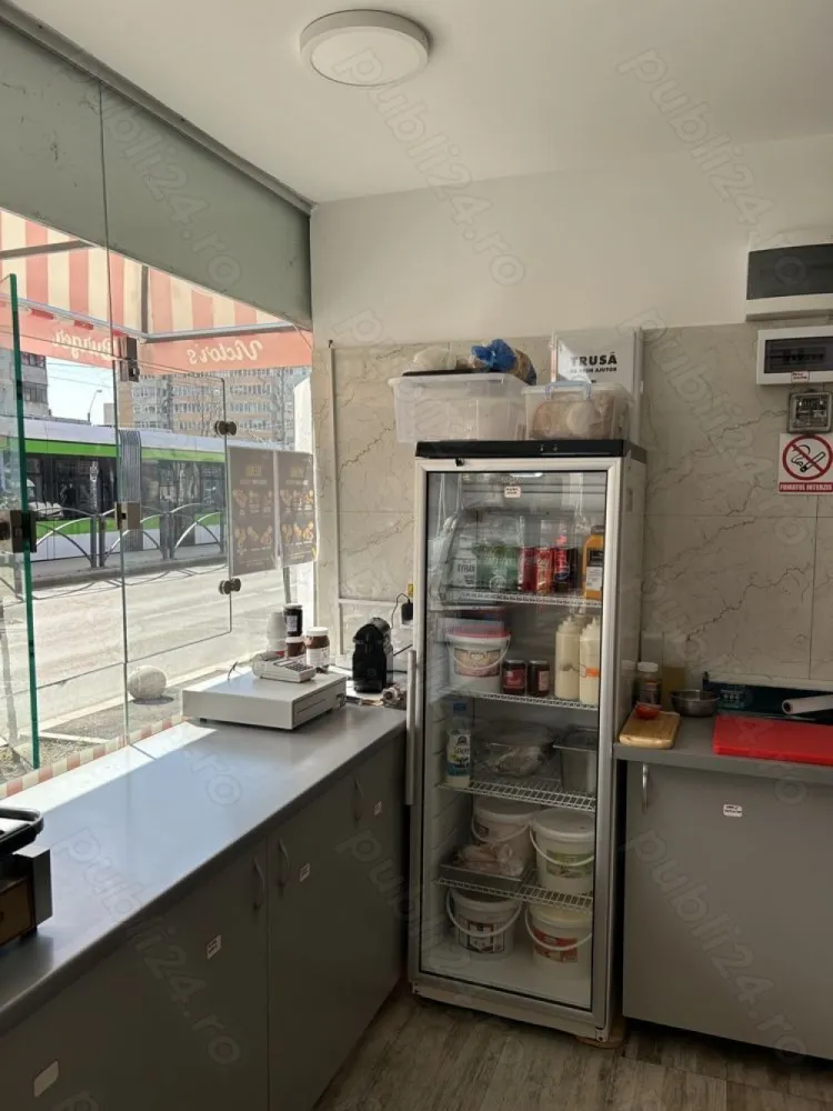 BRASADAS vinde afacere Burger,clătite. - Agentia BRASADAS vinde afacere situată în sectorul 5 (zona Sebastian )lângă stația de tramvai într-o zonă circulată intens cu toate utilajele și utilitățile (gaz,220 380 ,apa caldă )frigidere,congelatoare .se poate vinde cu tot cu S.R.L ..avize la zii,contracte ,dezinfecție,gunoi,deșeuri origine animală!
Pret 7000 euro.