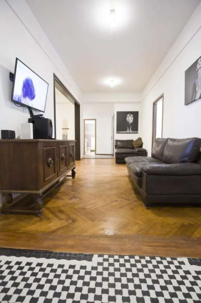 De vanzare Apartament cu 4 camere si dependite- Ultra central- strada sepcari 9 - De vanzare Apartament cu 3 camere si dependite- zona central 
apartament e renovat recent si in stare bun