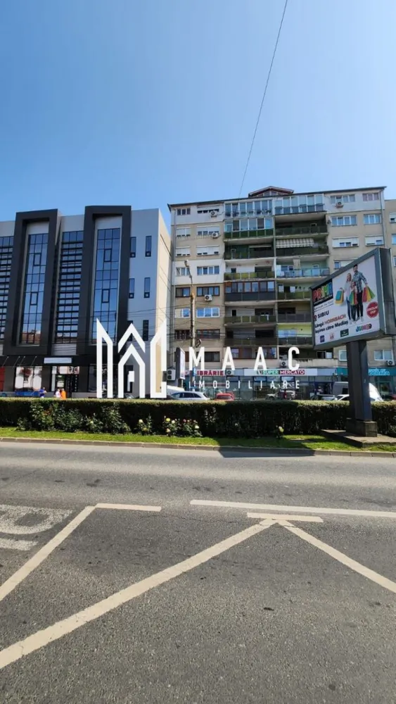 Spații de birouri clasa A+ | Bulevardul Mihai Viteazu - Spații de birouri clasa A+ disponibile spre închiriere – Bulevardul Mihai Viteazu, Sibiu În inima uneia dintre cele mai dinamice și accesibile zone ale Sibiului – pe Bulevardul Mihai Viteazu, vis-a-vis de Hyperclinica MedLife – sunt disponibile spre închiriere spații office premium, ideale pentru companii care își doresc vizibilitate, conectivitate și prestigiu. Proprietatea beneficiază deja de chiriași stabili la parter și demisol, iar cele trei etaje superioare (aproximativ 900 mp utili) sunt disponibile integral sau parțial (închirieri pe etaj), oferind flexibilitate totală în funcție de nevoile chiriașului. ✔️ Suprafață totală: ~900 mp utili, distribuiți pe 3 etaje ✔️ Disponibilitate: se poate închiria un singur etaj, două sau întregul spațiu ✔️ Livrare la standarde A+, cu finisaje și compartimentări personalizate la cerere ✔️ Acces facil: clădirea este excelent conectată la transportul public și dispune de multiple facilități în imediata apropiere ✔️ Vecinătăți de prestigiu: Plaza 35, Centrul de Afaceri Sibiu, sedii bancare, clinici, restaurante și servicii diverse Zona este deja consacrată ca pol de business în Sibiu, fiind preferată de companii din domeniile financiar, IT, medical, consultanță și servicii specializate. Poziționarea excelentă asigură o imagine profesională și acces facil pentru angajați și clienți. 💼 Ideal pentru: firme de IT, call center, consultanță, servicii medicale, educație privată, arhitectură, coworking etc. 📌 Prețul este negociabil, în funcție de suprafața închiriată și durata contractului. Proprietatea se livrează cu toate dotările necesare pentru funcționare imediată, la cele mai înalte standarde. }}