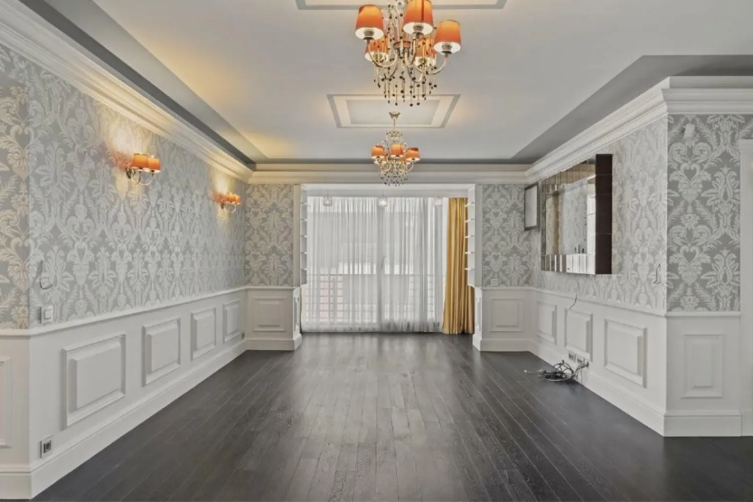 4 Camere Green Lake Sisesti Penthouse - Apartamentul este localizat într-unul dintre cele mai apreciate complexuri rezidenţiale din zona Siseşti, Green Lake. Are o suprafaţă generoasă de 217 mp, dintre care 55 mp sunt dedicaţi unei terase superbe. Se afla într-o locaţie excelentă, aproape de zone verzi, facilităţi de top, centre comerciale şi de business, dar totodata izolat de agitaţia urbana.

Detalii Apartament:

- Suprafaţă totală: 217 mp (din care 55 mp terasă)
- Dormitoare spaţioase, cu multiple soluţii de depozitare
- Living generos 
- Bucatarie decomandata, cu ieşire către terasa
- Terasă de 55 mp: loc de relaxare sau spaţiu pentru cină în aer liber.
 
Beneficii suplimentare:

- Locuri de parcare: Apartamentul beneficiază de două locuri de parcare, unul subteran şi unul suprateran, plus o boxă pentru depozitare suplimentară.
 
Complexul Green Lake:
Green Lake este un complex rezidenţial premium, care îmbină perfect confortul urban cu liniştea naturii. Amplasat într-o zonă verde şi liniştită, dar aproape de centrul oraşului, acest complex oferă acces facil la multiple facilităţi: spaţii verzi, locuri de joacă şi paza 24/7.