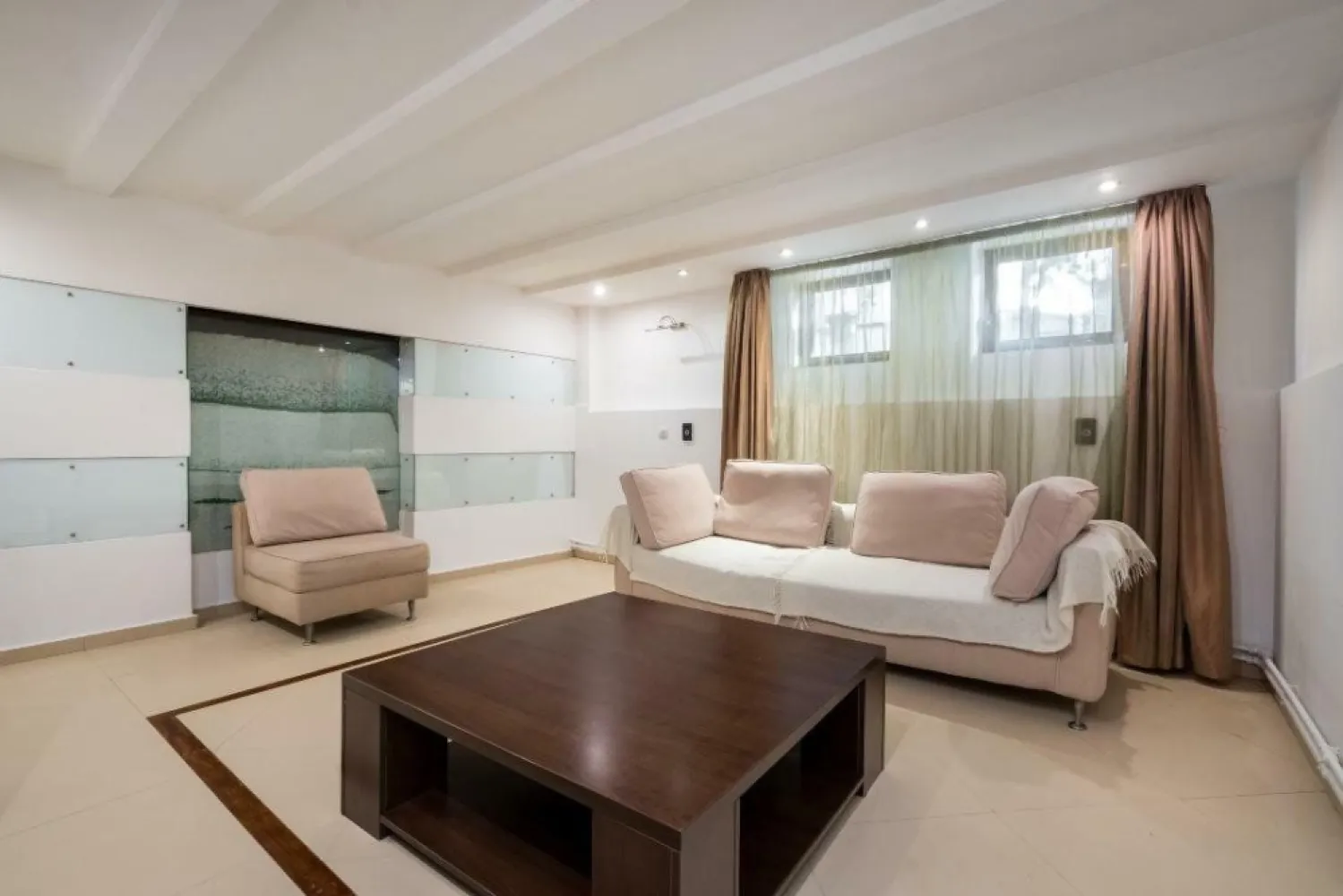 Apartament 3 Camere - zona Domenii - direct propietar - Oferim spre vânzare un apartament primitor, situat la demisol, într-una dintre cele mai căutate şi liniştite zone rezidenţiale din Bucureşti - Domenii. 

Proprietatea se bucură de o atmosferă plăcută, având vecini de calitate, responsabili şi o comunitate linistita.

Apartamentul are o suprafaţă de 75 mÂ˛, dispune de 3 camere spaţioase şi se află într-o stare generală bună, gata pentru a fi locuit sau transformat conform dorintelor.

Vânzarea se face direct de la proprietar, cu comision 0%.

Notă importantă: Nu dorim republicarea acestui anunţ pe alte site-uri. Vă mulţumim pentru înţelegere şi apreciem respectarea acestei cerinţe.
