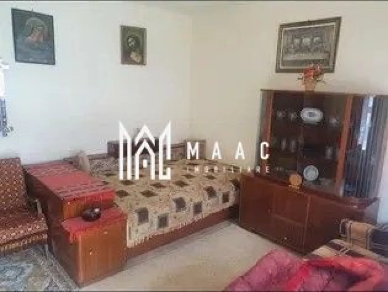 Casa Individuala | 23 km de Sibiu | 1454 mp teren - 🏡 MAAC Imobiliare vă propune spre vânzare o casă complet renovată situată în satul Aciliu, lângă Săliște, la doar 23 km de Sibiu – ideală pentru locuință permanentă, casă de vacanță sau investiție în turism rural. Suprafață utilă totală: 83 mp Suprafață teren: 1.454 mp 🏠 Compartimentare: Cameră 1 – 25 mp Cameră 2 – 17 mp Cameră 3 – 16 mp Bucătărie principală: 18 mp Bucătărie de vară: 7 mp 1 baie separată Holuri de acces Pivniță pe toată suprafața casei Anexe și facilități exterioare: Șură mare Filigorie generoasă cu grătar Alte anexe gospodărești Curte complet betonată Grădină spațioasă, ideală pentru relaxare sau grădinărit Dotări și utilități: Panouri solare pentru apă caldă Utilități disponibile: curent, apă, canalizare Gaz în curs de racordare Se vinde complet mobilată și utilată 📞 Contactează echipa MAAC Imobiliare pentru mai multe detalii sau pentru a programa o vizionare, menționează CP2568257! }}