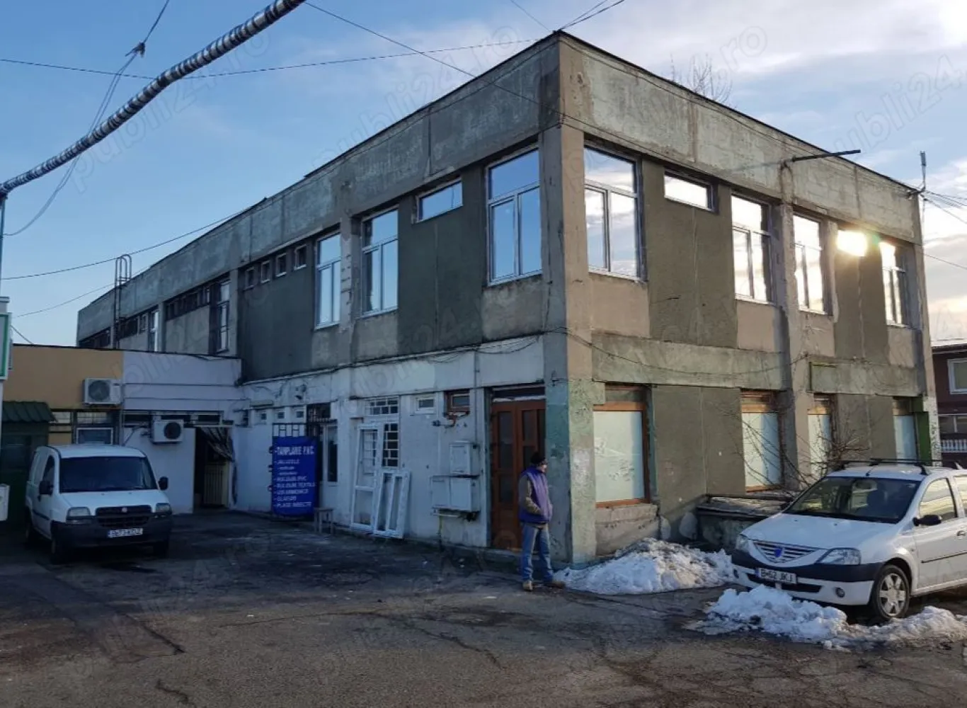 spatiu comercial zona dedeman carrefour colentina 120 mp - 120 mp spatiu comercial ideal birou, depozit zona Dedeman Carrefour Colentina, in bloc nou construit, amenajat rigips, gaz,curent, apa, str. Salciilor nr. 7, 2 intrari, una cu rampa la 85.000 euro

spatiu comercial cartier 23 August , 400 mp, Dedeman - bucuresti; strada Rosu Nicolae 24, complexul cu posta, langa piata 23 August. se poate folosi rezidential sau afaceri, merge cam orice, productie, birouri, etc., suprafata utila: 380 mp. la 205.000 euro