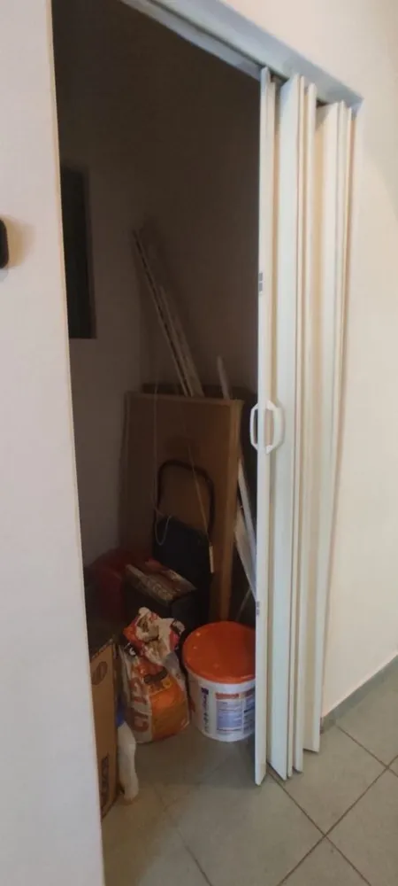 Apartament 3 camere Iuliu Maniu - Agentia Quantus Imobiliare va ofera spre vanzare apartament ultracentral zona Grand mall

Apartamentul are o suprafata de 80 m2 

Este situat la parter curte interioara acces separat , centrala termica , geamuri tamplarie PVC , parchet lemn masiv ,baie faianta- gresie, izolat exterior ,beci , loc de garaj in curte.

Pretul este de 82.000 euro usor negociabil 

Pentru mai multe informatii si pentru vizionare sunati la numerele de telefon 0756471661 Reka sau 0757679700 Nicu