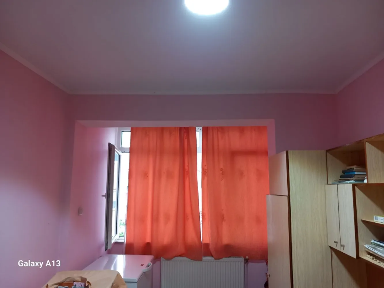 ageuropa.ro vinde ap 3 cam DECOMANDATE Etaj 3/4 in Soarelui. - Agenția EUROPA vinde apartament cu 3 camere DECOMANDATE situat la Etajul 3/4 in cartierul Soarelui.
