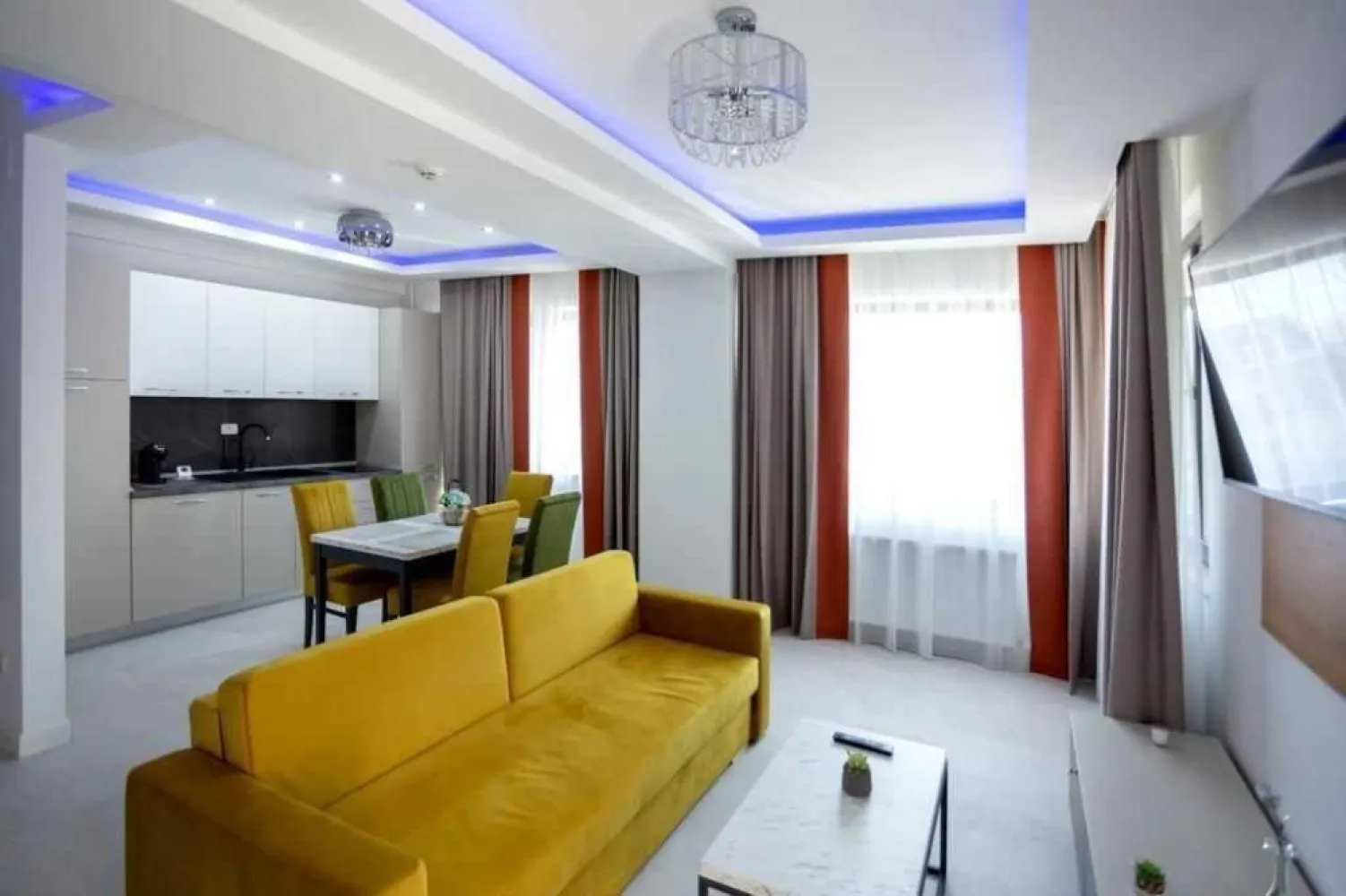 Apartament 2 camere, lux, MAMAIA CENTRAL, vedere la mare și lac - Vă invit să descoperiți un apartament luxos cu 2 camere, având o suprafață generoasă de 65 metri pătrați, situat în prestigiosul bloc ADAMAR RESIDENCE MAMAIA. Excelent poziționat în inima stațiunii Mamaia, acesta este fără îndoială una dintre oferte imobiliare de top din zonă.

Finalizat în 2021, apartamentul vine complet mobilat și echipat cu toate utilitățile necesare. Acesta vă oferă vederi captivante atât la mare, cât și la lac, împreună cu un acces ușor către celebra plajă și cluburile stațiunii. Proprietatea este în prezent închiriată, marcându-se ca o oportunitate excelentă de investiție.

ADAMAR RESIDENCE este un exemplu al calității superioare de construcție și siguranță, cu caracteristici impresionante precum lifturi de top, tâmplărie PVC de înaltă calitate, fațadă ventilată și terase finisate cu gresie pentru exterior și balustrade din sticlă.

Proprietatea vine cu detalii tehnice remarcabile care o diferențiază:
- Structură robustă de beton B450
- Închidere perimetrală a apartamentului din BCA de 30cm
- Sistem termic exterior cu vată minerală bazaltică
- Fațadă ventilată
- Rampă pentru accesul persoanelor cu dizabilități
- Terasă finisată cu gresie pentru exterior și balustrade din sticlă
- Tâmplărie PVC cu profil Salamander
- Geamuri triple Low-E
- Scara placată cu granit cu balustrade din oțel inoxidabil
- Lifturi KLEEMANN de ultimă generație, silențioase și rapide
- Compartimentări interioare BCA
- Tencuieli și șape mecanizate
- Ușă metalică
- Contorizare separată
- Instalații sanitare - PEX
- Instalații electrice - GEWISS
- Termică cu distributor
- Instalație de gaze
- Pregătire pentru aer condiționat în fiecare cameră
- Centrală termică și radiatoare

Prețul de vânzare este de 139.000 euro, ușor negociabil, cu comisionul brokerului inclus. Vă rog să rețineți că prețul nu include un loc de parcare. Sunt deschis să accept plăți în rate sau sume parțiale.

Pentru mai multe detalii sau pentru a programa o vizită, nu ezitați să mă contactați la: +40************32.