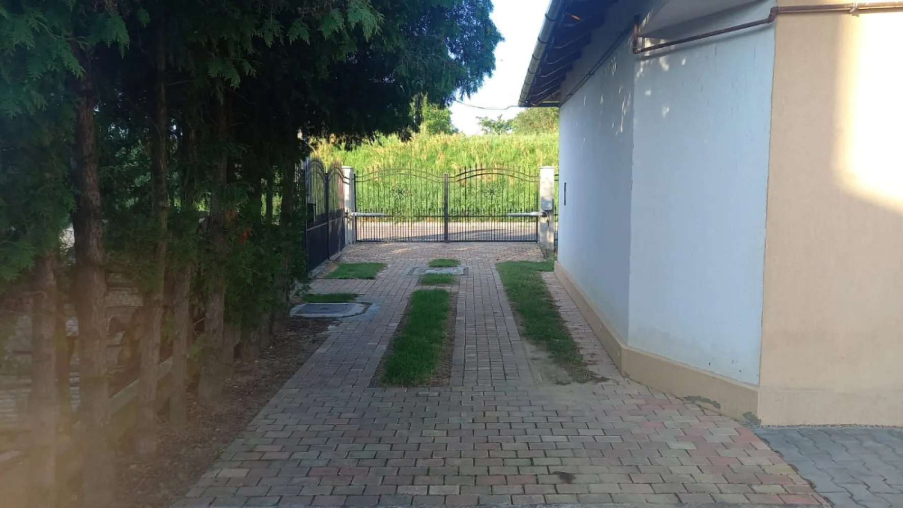 Ag EUROPA vinde casa individuala 4 cam 8 ari zona TITULESCU. - Agenția EUROPA vinde casa individuala cu 4 camere și teren 8 ari în zona TITULESCU.