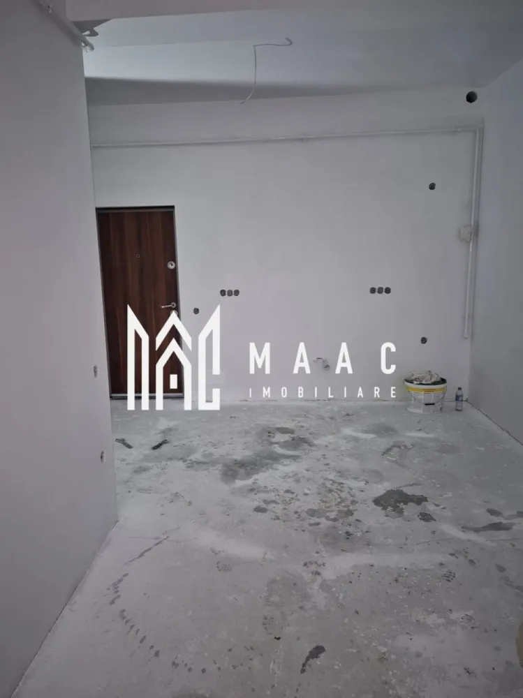 Apartament 2 camere | Decomandat | Etaj 1 | Doamna Stanca - MAAC Imobiliare vă propune spre vânzare un apartament modern cu 2 camere, situat pe strada Doamna Stanca, într-un bloc nou cu regim de înălțime P+3, în Sibiu. Detalii proprietate: Suprafață utilă: 52 mp Etaj: 1 din 3 Compartimentare: decomandat Living generos și luminos cu bucătărie open space Dormitor spațios Baie elegantă Balcon cu acces atât din living, cât și din dormitor – ideal pentru relaxare Loc de parcare inclus Apartamentul este situat într-un bloc nou, într-o zonă în plină dezvoltare, ideală pentru locuit sau investiție. Se predă la cheie, cu finisaje moderne, pregătit pentru a fi locuit imediat, fără investiții suplimentare. Poziționat excelent, în apropierea zonei comerciale și cu acces rapid către toate punctele de interes din oraș. Pentru mai multe informații sau pentru a stabili o vizionare precizati telefonic anuntul cu ID: CP2565521. www.maac.ro Sediu: Str. Oituz , Nr. 12 }}