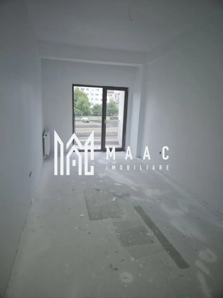 Apartament 2 camere | Decomandat | Etaj 1 | Doamna Stanca - MAAC Imobiliare vă propune spre vânzare un apartament modern cu 2 camere, situat pe strada Doamna Stanca, într-un bloc nou cu regim de înălțime P+3, în Sibiu. Detalii proprietate: Suprafață utilă: 52 mp Etaj: 1 din 3 Compartimentare: decomandat Living generos și luminos cu bucătărie open space Dormitor spațios Baie elegantă Balcon cu acces atât din living, cât și din dormitor – ideal pentru relaxare Loc de parcare inclus Apartamentul este situat într-un bloc nou, într-o zonă în plină dezvoltare, ideală pentru locuit sau investiție. Se predă la cheie, cu finisaje moderne, pregătit pentru a fi locuit imediat, fără investiții suplimentare. Poziționat excelent, în apropierea zonei comerciale și cu acces rapid către toate punctele de interes din oraș. Pentru mai multe informații sau pentru a stabili o vizionare precizati telefonic anuntul cu ID: CP2565521. www.maac.ro Sediu: Str. Oituz , Nr. 12 }}