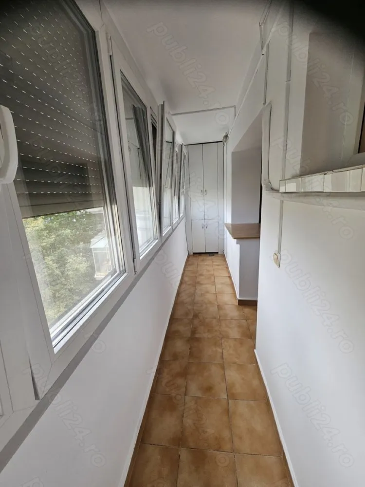 B-dul Unirii, Tribunal, 2 camere decomandate, bloc monolit, direct proprietar - Oferim spre vânzare un apartament de 2 camere, ultracentral, suprafața 70 mp, vedere pe spate, liniștit. 
Etaj 2 din 7. Disponibil imediat. Îmbunătățiri : geamuri termopan, jaluzele electrice, 3 aparate de aer conditionat. Loc de parcare .