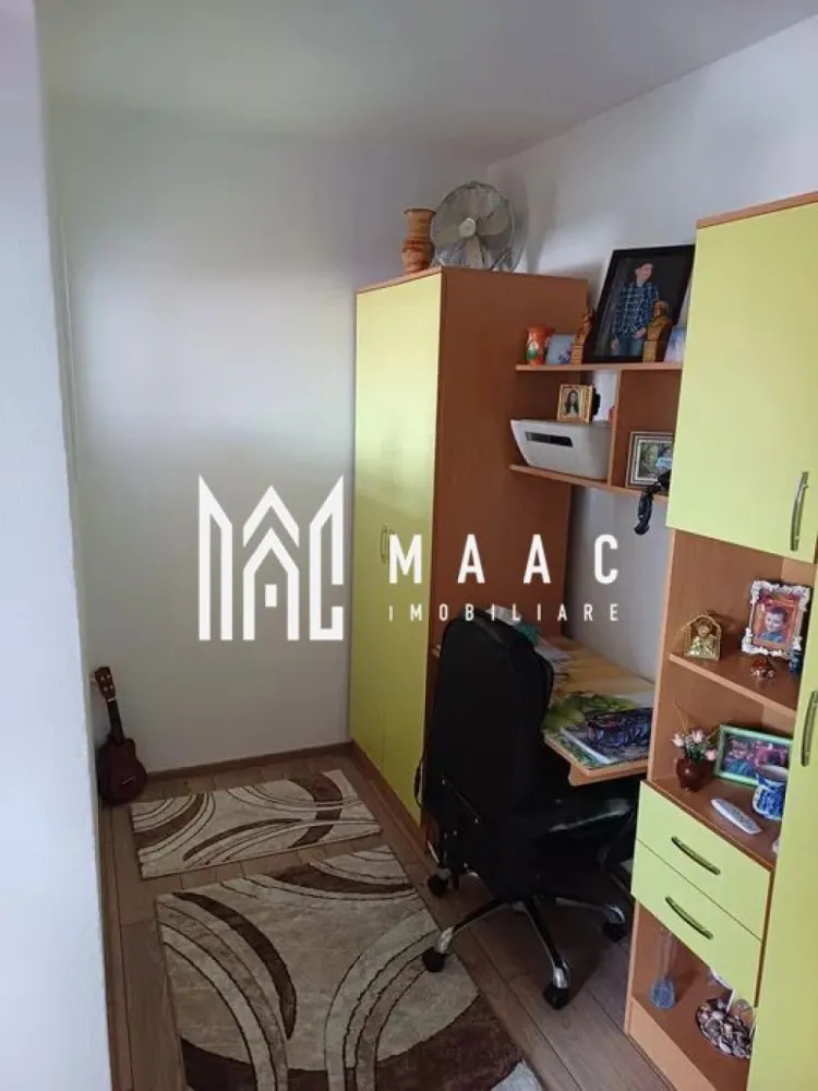 Aprtament 3 camere | Hipodrom 4 | 62mpu - MAAC Imobiliare vă propune spre vânzare un apartament cochet la mansardă, situat în Sibiu, renovat complet și pregătit să devină noul dumneavoastră cămin! Suprafață utilă: 62 mp Suprafața utilă se regăsește în CF. Compartimentare practică pe 2 niveluri Compartimentare: Primul nivel: Hol la intrare Living + Bucătărie Open Space Cămară Baie Al doilea nivel: 2 camere semidecomandate Dotări și finisaje: Centrală termică proprie Aer condiționat Parchet, gresie, faianță Renovat complet în 2024 Se vinde complet mobilat și utilat, fără bătăi de cap la mutare Poziționare într-o zonă accesibilă din Sibiu 📞 Contactează echipa MAAC Imobiliare pentru mai multe detalii sau pentru a programa o vizionare, menționează CP2560778! }}