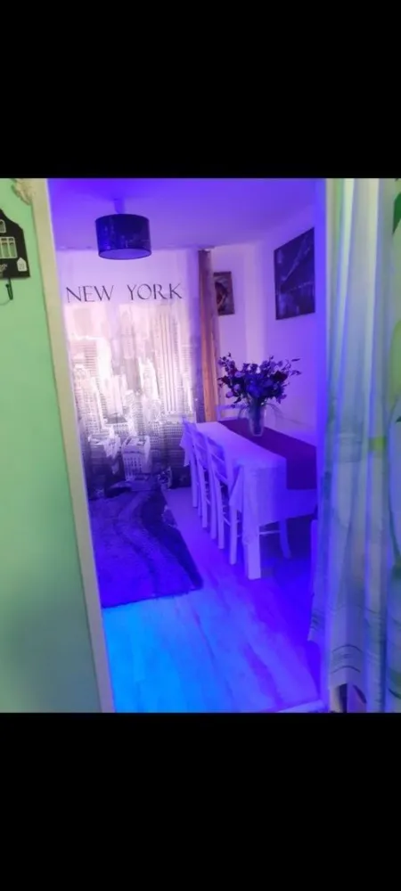 Vind apartament , - Vând ap 3 camere micro 16 str sanatatii linga CBA decomandat parter înalt mobilat in septembrie inst electrica noua ,1 baie,una modificată,bucătărie modificată,centrala noua în garanție,termopane,etc posibilitate de a avea 2 beciuri uscate betonate,bloc din cărămidă,uscător de haine la toate geamurile. Nr telf 07******08.ap se vinde mobilat.negociabil ,se poate și la schimb cu 2 cam plus diferența.. la schimb micro 16 ,Carpați 2.parter.