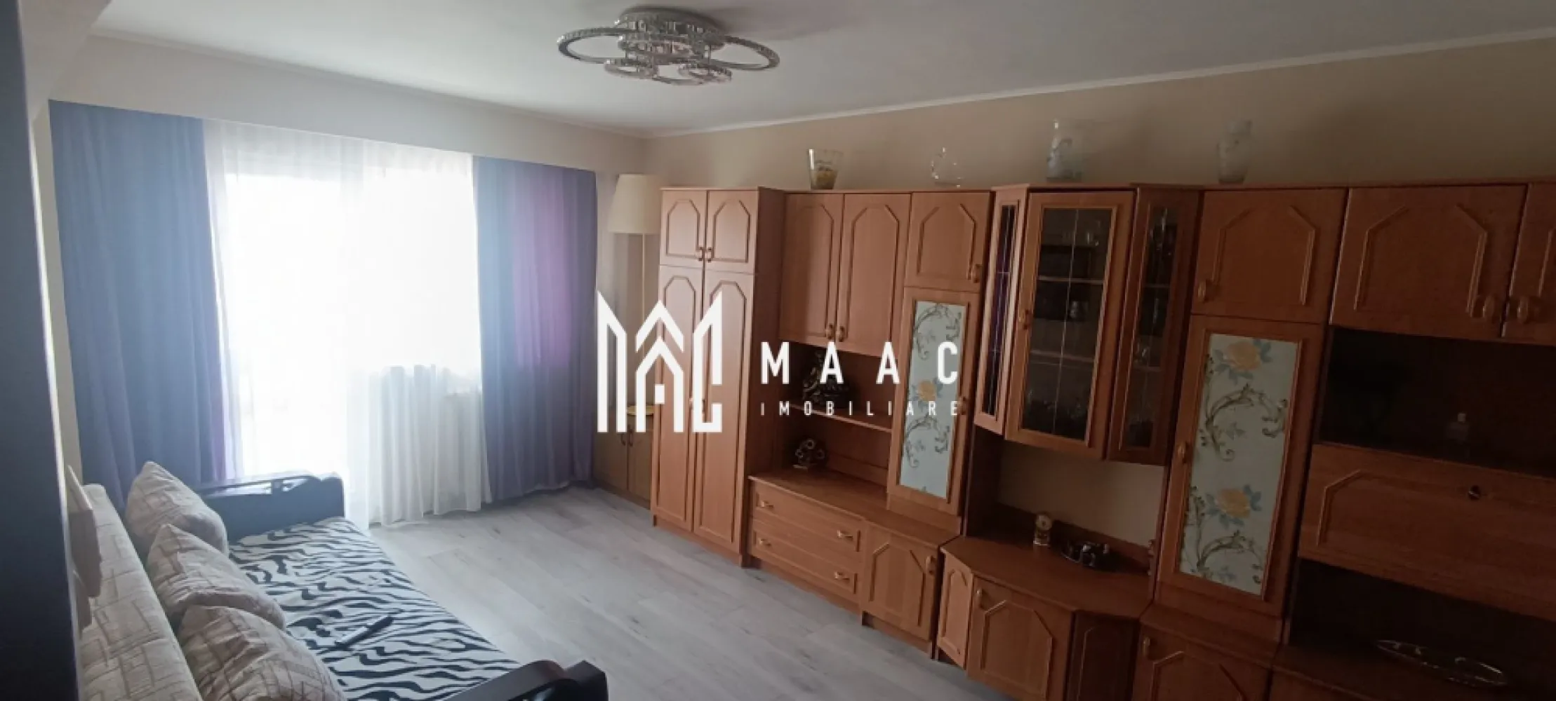 Apartament 3 camere I 2 bai 2 balcoane I Vasile Aron - MAAC Imobiliare vă propune spre vânzare un apartament cu 3 camere decomandate, situat în cartierul Vasile Aaron, pe Strada Semaforului, ideal pentru cei care își doresc să-și personalizeze locuința după propriul gust. Detalii generale: Localizare: Str. Semaforului, Vasile Aaron, Sibiu Etaj: 4 din 4 Suprafață utilă: 61 mp Compartimentare: 3 camere decomandate Bucătărie separată Cămară 2 balcoane Baie principală Baie de serviciu Alte informații: Apartamentul necesită renovare. 📞 Contactează echipa MAAC Imobiliare pentru mai multe detalii sau pentru a programa o vizionare, menționează CP2560366 ! }}