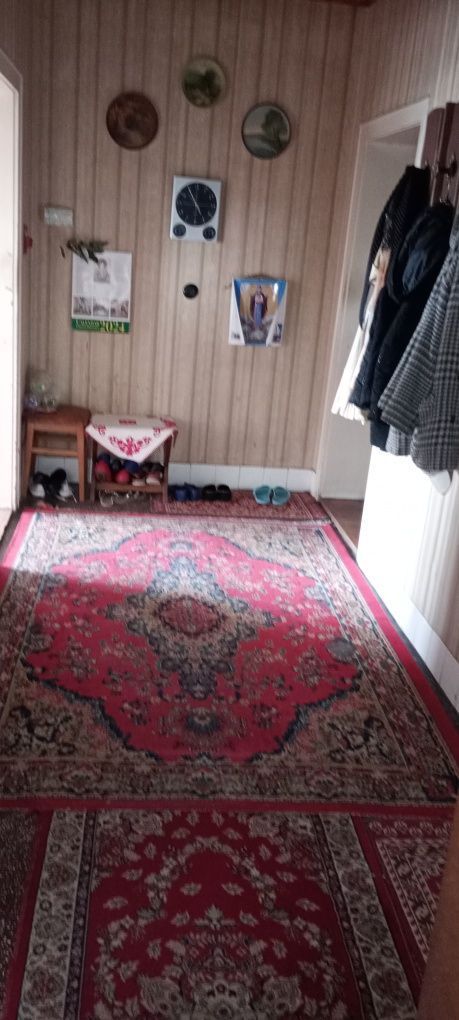 BRASADAS vinde ap 3 cam în casă - zona Botizului.