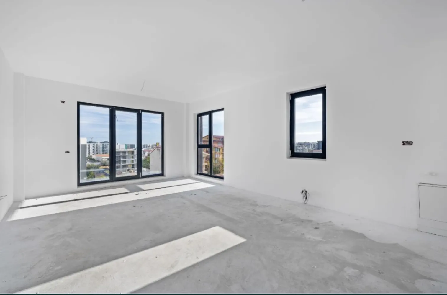 2 camere spatios predare la cheie 58 mp - Cauţi o oază de linişte şi relaxare? Alege un apartament la Sea Breeze Residence II - Staţiunea Mamaia Nord (vis-a-vis de Alezzi Towers şi LIDL) şi vei putea admira apusul de soare de pe terasa locuinţei tale.

Proiectul Sea Breeze Residence II este cel de-al doilea proiect realizat de noi după finalizarea şi vânzarea integrală a primului proiect Sea Breeze Residence I (Strada D8, nr. 5, Mamaia Nord) - 36 de apartamente finalizate în August 2021. 

Ansamblul este situat într-o zonă rezidenţială liniştită a staţiunii Mamaia Nord, preponderent cu case, străzi asfaltate, iluminat public, canalizare şi toate utilităţile. Sea Breeze Residence II oferă acces facil către cele mai importante zone de distracţie şi relaxare: restaurante: Nikos, Sali's, Portobella, Mackerel, Cherhanaua Năvodari, Hanul cu Peşte; beach baruri: Infinity Beach, Papaya beach, Lujo beach, Zanzibar, Oneiro; cluburi: Fratelli, Loft, Nuba, Breeze

Proiectul este format din 2 blocuri de tip P+5, situate pe Strada T3, nr. 51 (asfaltată) şi va cuprinde 100 de garsoniere şi apartamente cu 2 camere, cu suprafeţe cuprinse între 41mp şi 72mp. Apartamentele din cadrul Sea Breeze Residence II se pretează persoanelor care doresc linişte şi confort într-o locuinţă de vacanţă.

Apartamente disponibile în cadrul Sea Breeze Residence II Mamaia Nord:

Corp C2 - Bloc finalizat si locuibil cu cadastru, intabulare si receptie. 
Utlimele 2 apartamente disponibile:

Garsoniera în suprafaţă de 47mp construiţi (40 mp utili total) "> 56000EUR
Garsoniera în suprafaţă de 54mp construiţi (46mp utili total) "> 62000EUR

Corp C1 - Finalizare aprilie 2024

Garsoniera in suprafata de 45mp construiti (36 mp utili) "> 54000EUR
Garsoniera in suprafata de 48mp construiti (42 mp utili total) "> 56000EUR

Apartamente cu 2 camere, în suprafaţă de 58mp construiţi (48mp utili) "> 65000EUR

Apartamente cu 2 camere, în suprafaţă de 70mp construiţi (60 mp utili total) "> 77000EUR

Locuri de parcare exterioare - 7500EUR

Pentru a confirma disponibilitatea apartamentului dorit ne puteţi contacta telefonic la (07******88)

Apartamentele se vând la cheie şi beneficiază de umatoarele dotări şi finisaje:

tâmplărie PVC Salamander, geam 4 seasons Low-E, culoare gri antracit
uşă metalică antiefracţie MegaDoor
centrală în condensare Ariston 24KW + calorifere din aluminiu Innovita
Aer condiţionat NoBus A++ - 12.000BTU
băi echipate complet dotate cu obiecte sanitare Cersanit / Ferro
pereţi finisaţi cu glet şi zugrăviţi cu vopsea lavabilă
gresie, faianţă, parchet laminat
Instalatie gaz interior
Instalatie termica si sanitara realizata complet 
instalaţie electrică realizata completă inclusiv aparataj - Vimar
terase cu sticlă securizată, placate cu gresie de exterior + balustradă şi riflaje metalice
lift modern, electric - Kleemann, 6 persoane
interfon şi sistem de supraveghere video (exterior)
termosistem Swisspor izolaţie 10cm + tencuială decorativă
parcare privată cu acces barieră pentru locatari (60 locuri)

*Toate informaţiile, sch