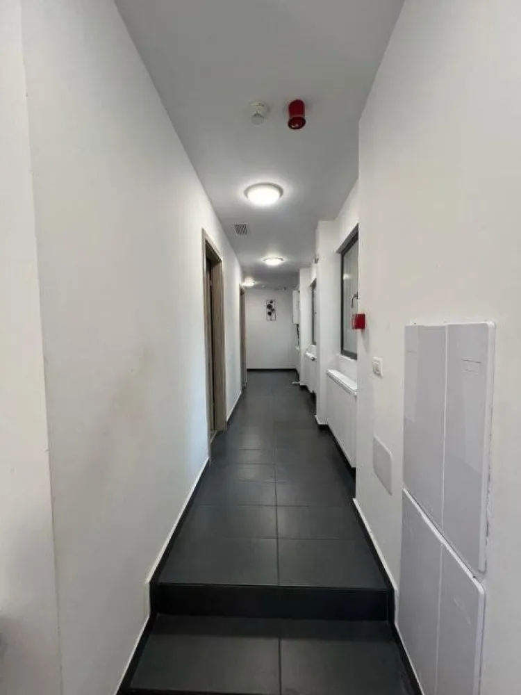 Spatiu Comercial STRADAL - Baba Novac - Clădire nouă cu funcţiune comercială disponibilă pentru închiriere, situată stradal, într-o zonă cu trafic intens â€“ Baba Novac.
Cu o structură S+P+E, clădirea oferă flexibilitate pentru diverse activităţi: medicale, comerciale, birouri, showroom, notariat, sau centre sportive. Datorită poziţionării stradale, beneficiază de vizibilitate excelentă şi acces facil pentru clienţi.
Clădirea dispune de 6 uşi cu acces direct din stradă, care pot fi utilizate individual pentru fiecare cameră sau spaţiu de recepţie, ori pot fi blocate, în funcţie de necesităţi. De asemenea, este prevăzut şi un acces suplimentar în partea din spate.
Imobil finalizat în 2020, dotat cu:
â€“ două centrale termice proprii
â€“ curent trifazic
â€“ utilităţi complete (apă curentă şi canalizare)
â€“ costuri reduse de întreţinere
În plus, clădirea are destinaţie comercială şi este prevăzută cu sistem de alarmă şi supraveghere video.

Pentru mai multe informatii, poze, vizionari, va rugam sa ne contactati telefonic pe WhatsApp.
