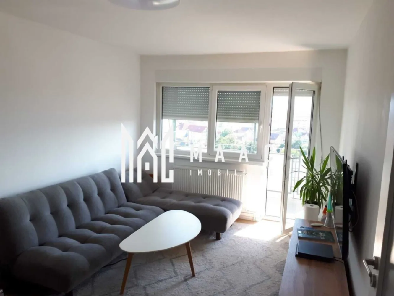 Apartament 2 camere | 47 MPU | Mihai Viteazu - Maac Imobiliare vă propune spre vânzare un apartament cu 2 camere, decomandat, situat în zona Bulevardul Mihai Viteazu, una dintre cele mai accesibile și căutate zone din Sibiu – cu acces imediat la toate facilitățile urbane. Etaj: 10 din 10 Suprafață utilă: 47 mp Balcon: 7 mp – finisat Boxă la subsol inclusă – ideală pentru depozitare suplimentară Compartimentare: Living luminos Dormitor spațios Bucătărie separată – mobilată și utilată Baie cu fereastră naturală Hol generos Debara practică Balcon cu acces din living Renovări recente (2022): Instalație electrică complet înlocuită Uși interioare Porta Doors Pentru mai multe detalii și pentru programarea unei vizionări, vă rugăm să specificați ID-ul anunțului: CP2558697 }}