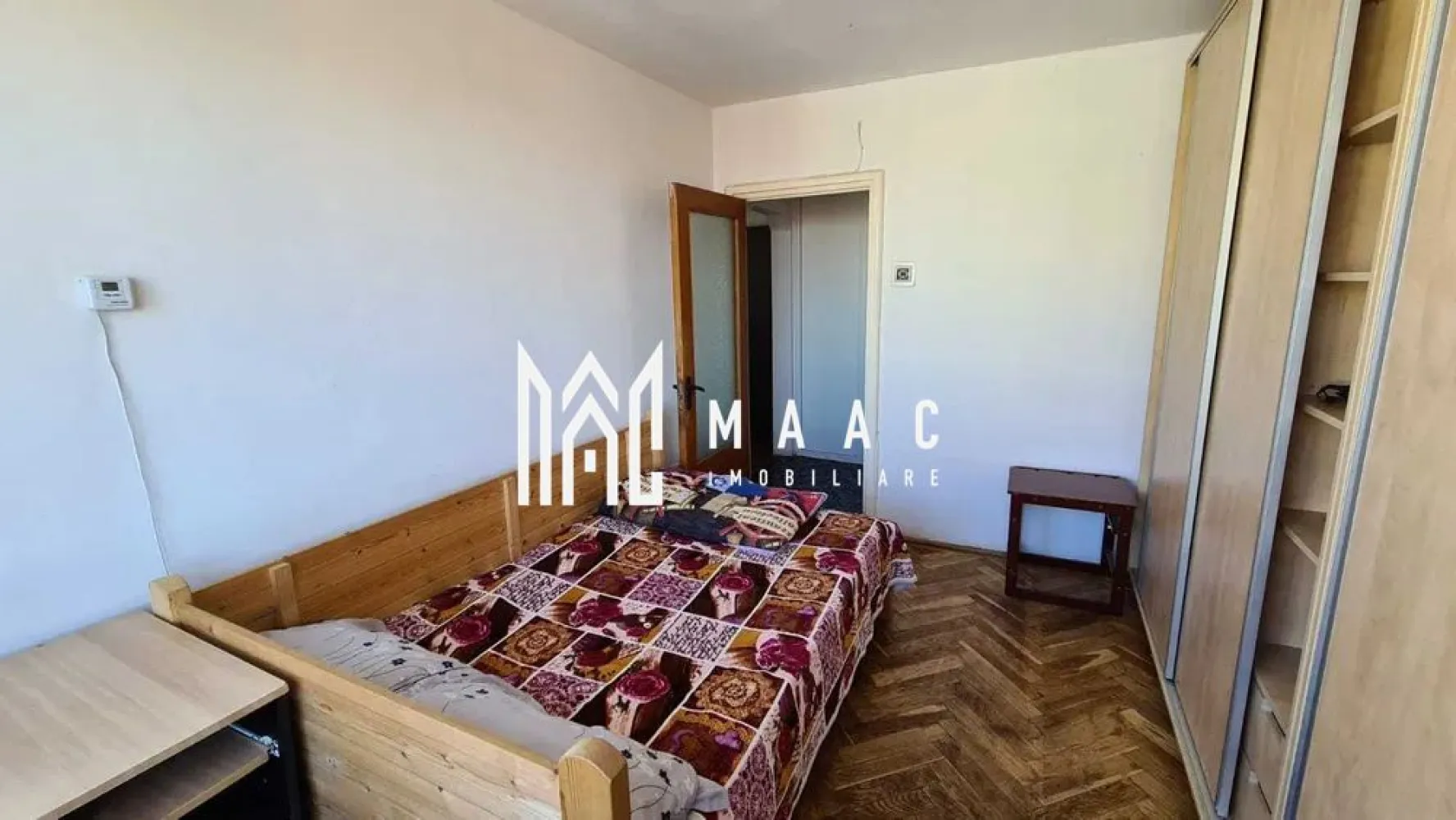 Apartament 2 camere I Etaj Intermediar I Mihai Viteazu - De vânzare apartament cu 2 camere, semidecomandat, situat la etajul 8 din 9 într-un bloc cu lift, în zona Mihai Viteazu, una dintre cele mai căutate și accesibile zone din Sibiu. Cu o suprafață utilă de 48 mp, locuința este ideală pentru locuit sau ca investiție, fiind disponibilă imediat. Compartimentarea oferă o bună separare între zona de zi și cea de noapte, iar poziția la etaj superior asigură o priveliște deschisă și lumină naturală pe tot parcursul zilei. Caracteristici principale: Suprafață utilă: 48 mp 2 camere Semidecomandat Etaj 8 din 9 Bloc cu lift Disponibil imediat Zonă: Mihai Viteazu Apartamentul beneficiază de acces facil la mijloace de transport în comun, supermarketuri, farmacii, bănci, școli și alte facilități urbane. Pentru mai multe informații sau pentru a programa o vizionare: ID: CP2558283 }}